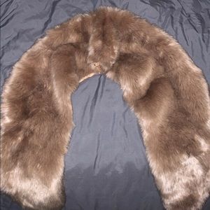 Faux Fur overshoulder